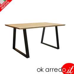 Tavolo in legno massello in abbinamento con gambe in ferro ultramoderne, si vendono anche separatamente.